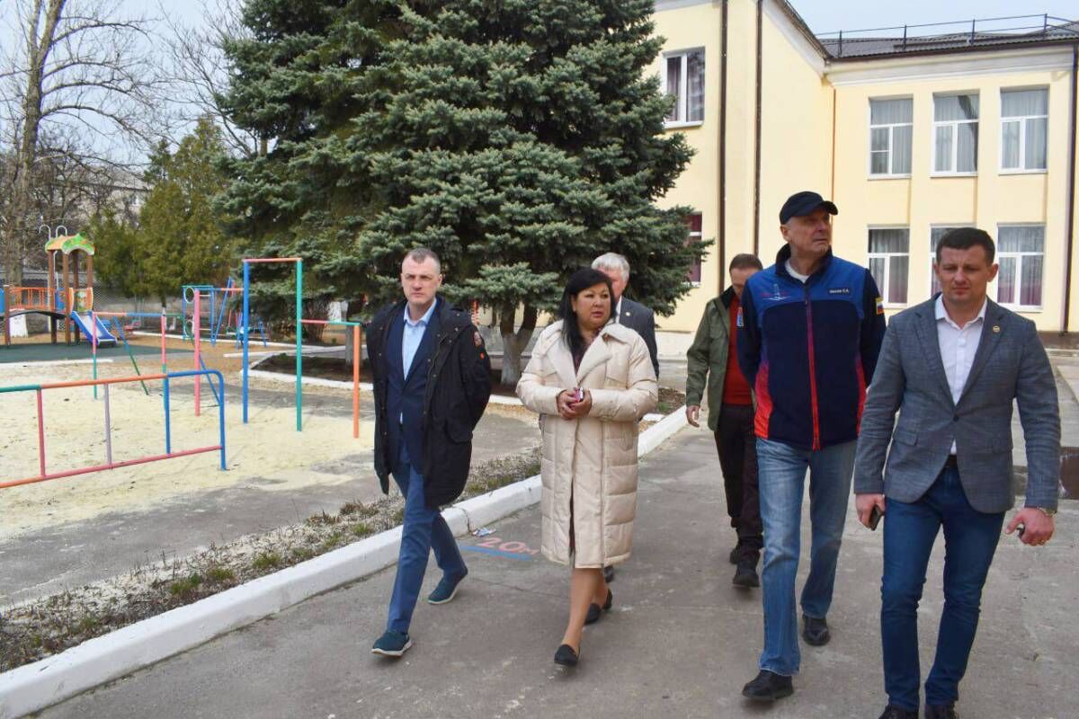 Магаданская область восстановила сквер Ветеранов в подшефном городе Ждановка в ДНР